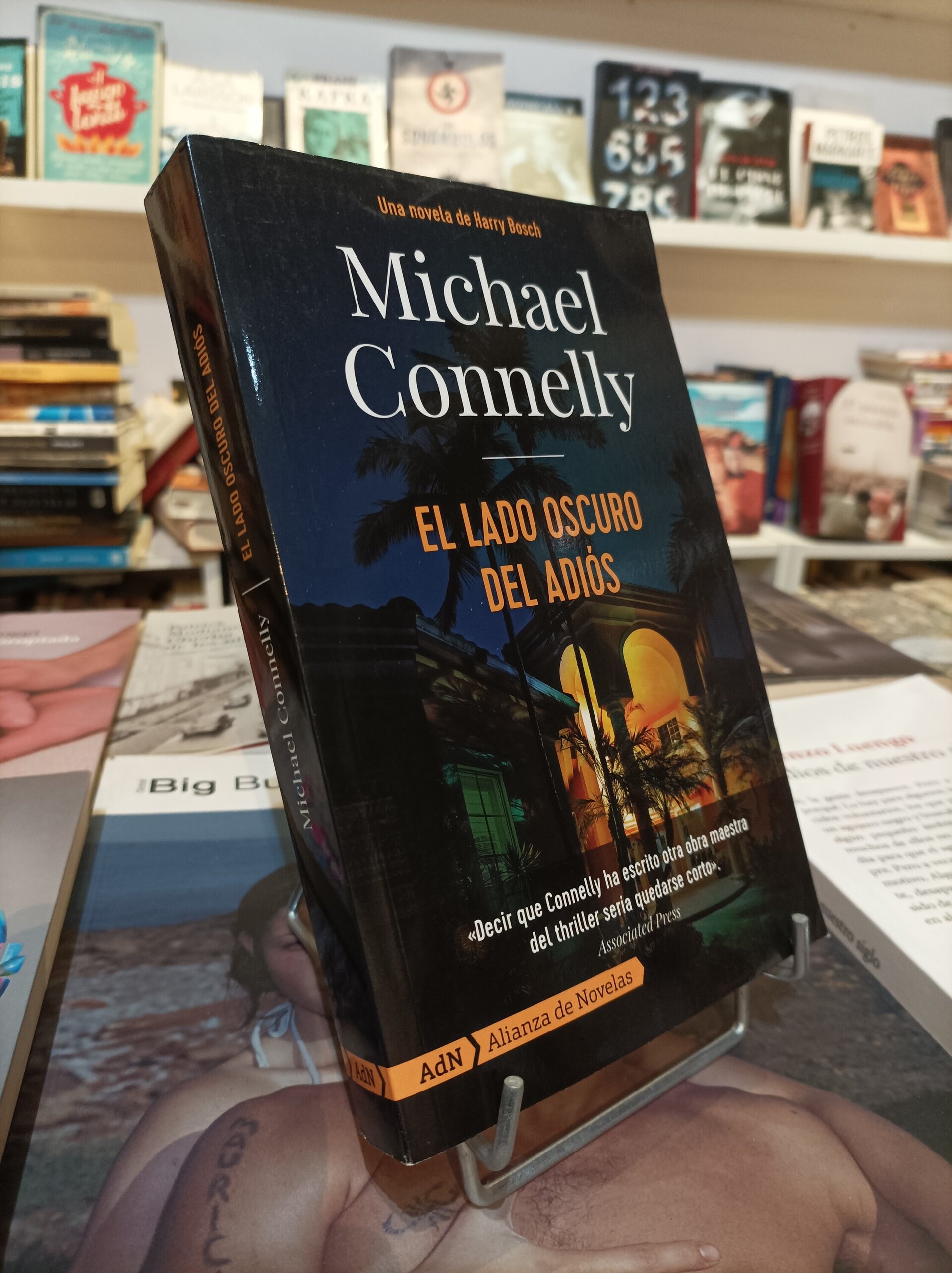 Lote 5 libros: Mankell, Grafton, Connelly, Bilssett y Mankell - 3